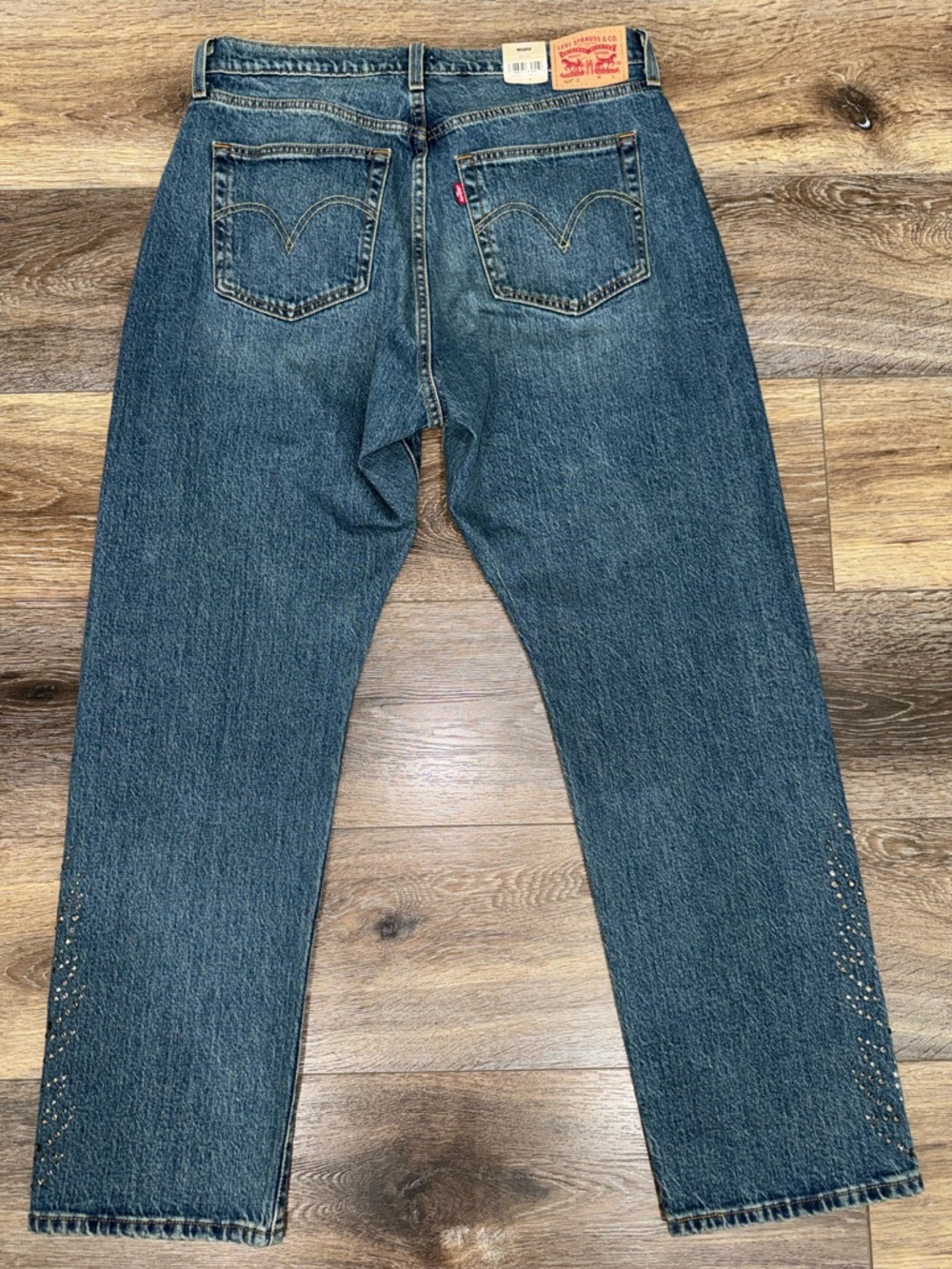 NWT 501 Curve High Waist Straight Leg Medium Wash Studded Jeans Size 32x30 - Picture 2 of 14